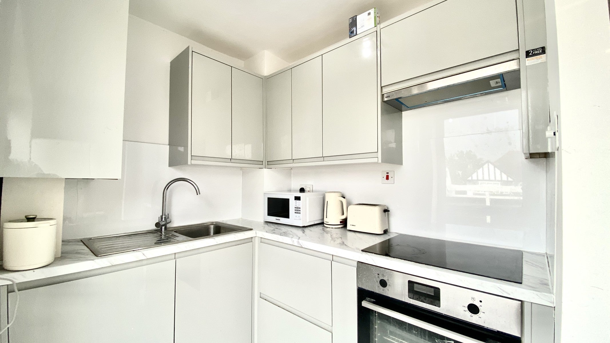 Flat Hodford Road in Greater London