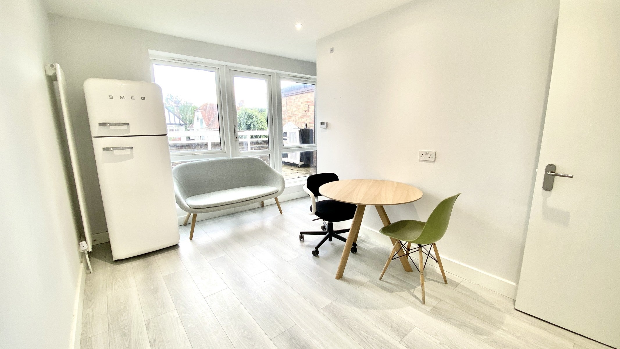 Flat Hodford Road in Greater London