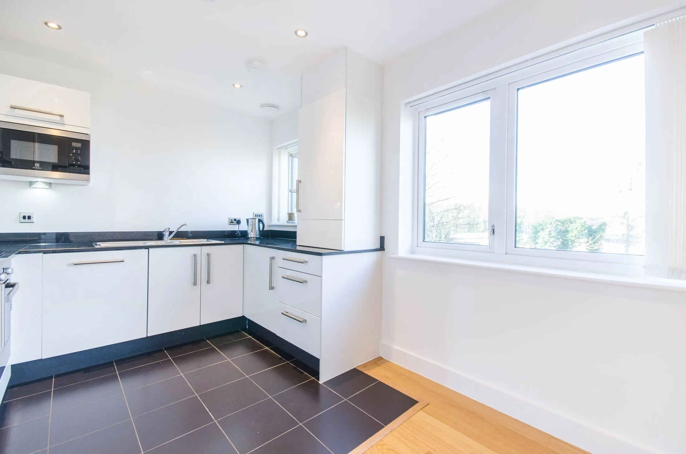 Flat Fairthorn Road in Greater London