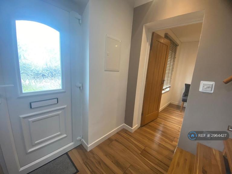 Room Saintbury Road in Glenfield