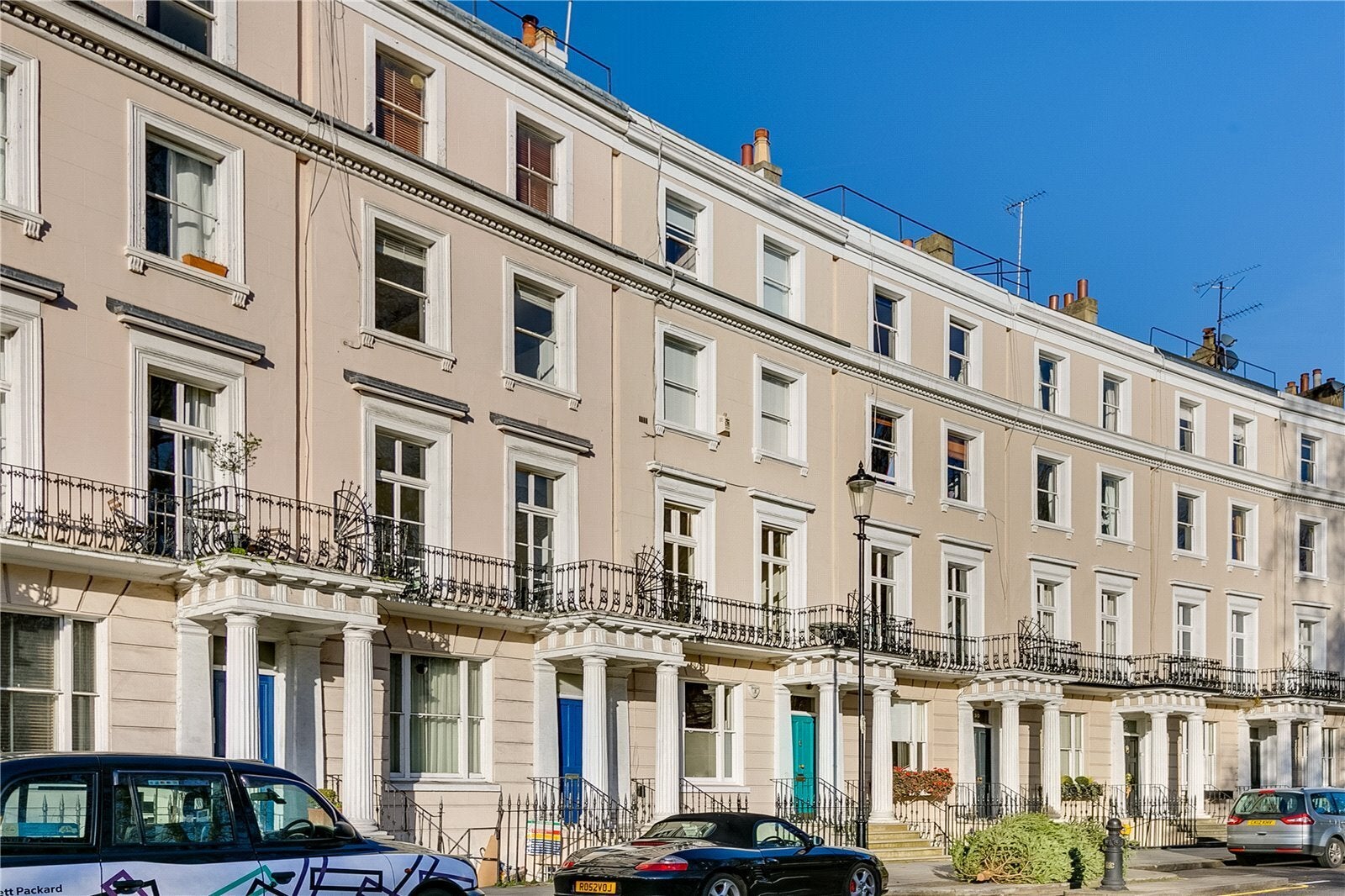 Flat Royal Crescent in Greater London