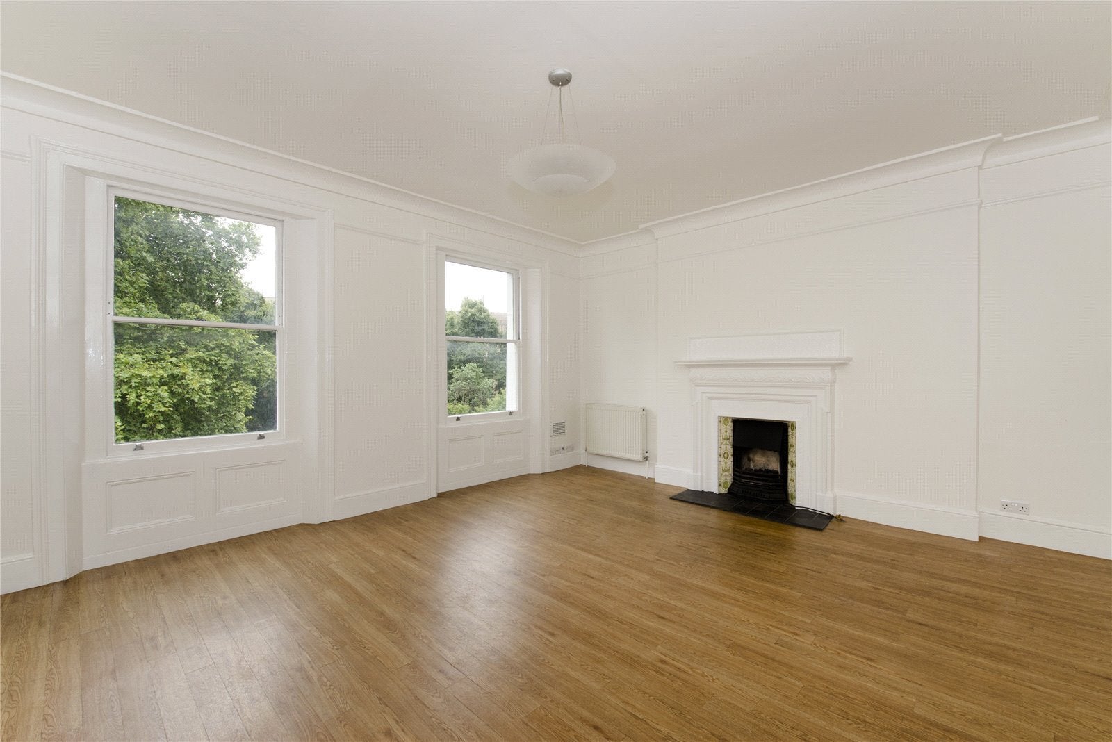 Flat Royal Crescent in Greater London