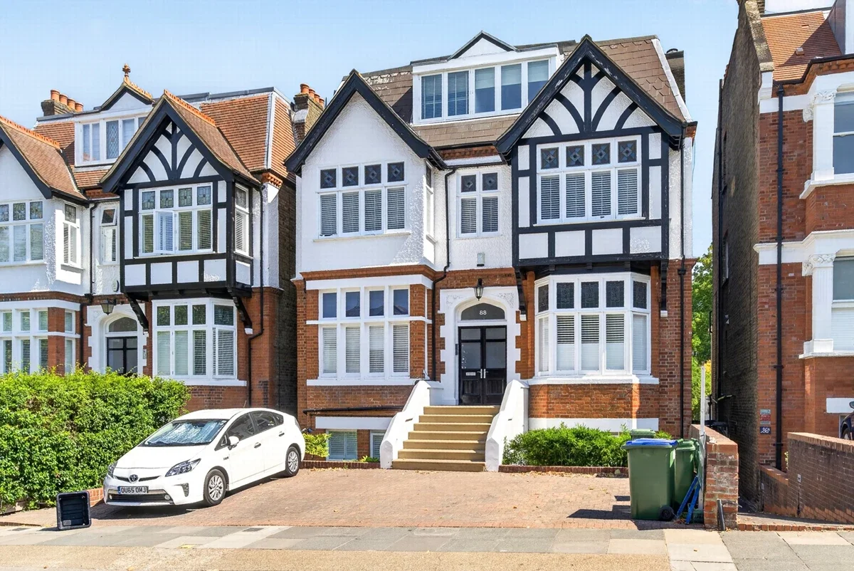 Flat Kings Road in Greater London