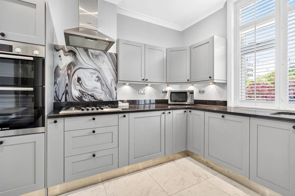 Flat Kings Road in Greater London