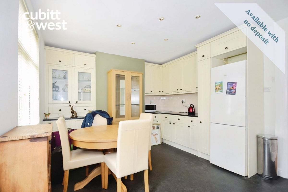 House Maude Close in Folkestone and Hythe District