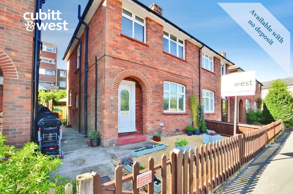 House Maude Close in Folkestone and Hythe District