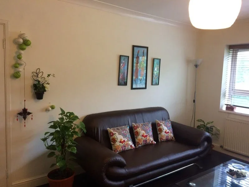 Flat Bath Road in Greater London