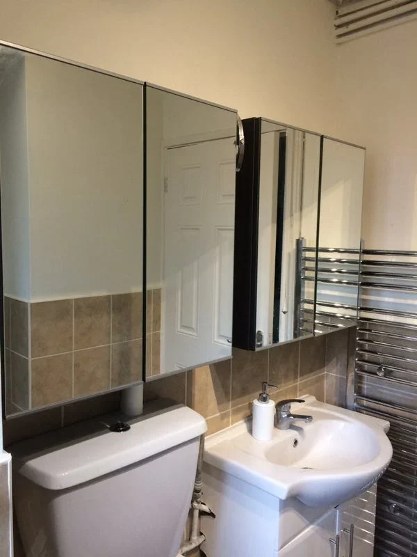 Flat Bath Road in Greater London