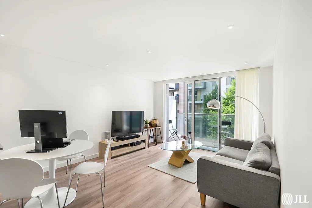 Flat Endymion Road in Greater London