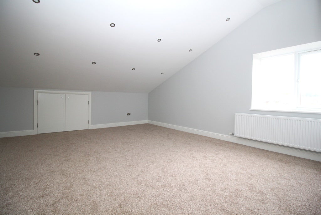 Flat Brighton Road in Horsham