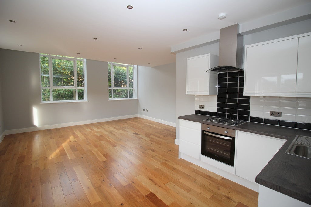 Flat Brighton Road in Horsham