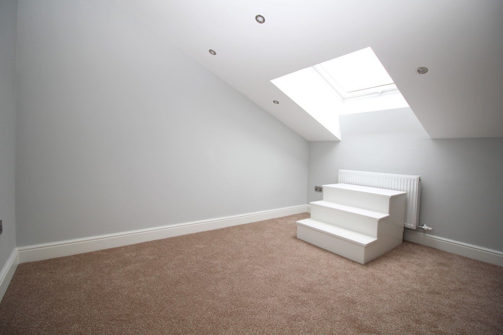 Flat Brighton Road in Horsham
