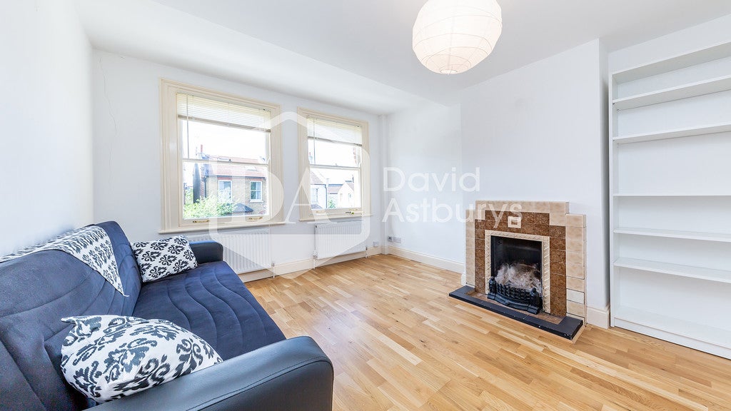Flat Goodwyn's Vale in Greater London
