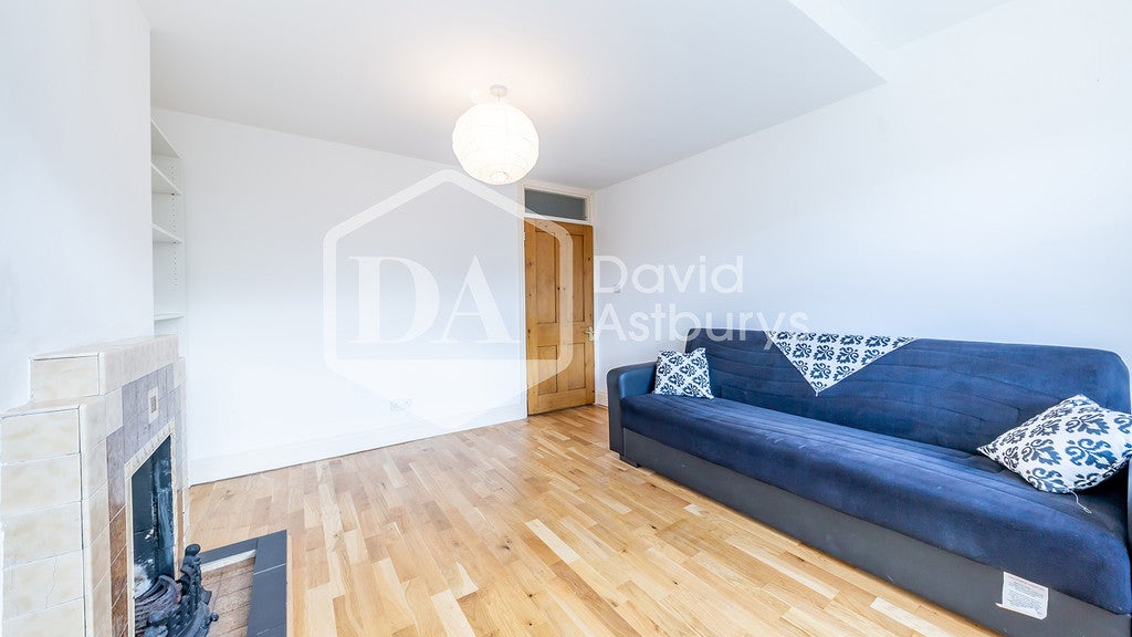 Flat Goodwyn's Vale in Greater London