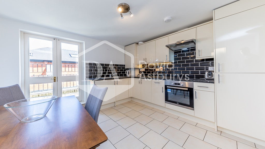 Flat Goodwyn's Vale in Greater London