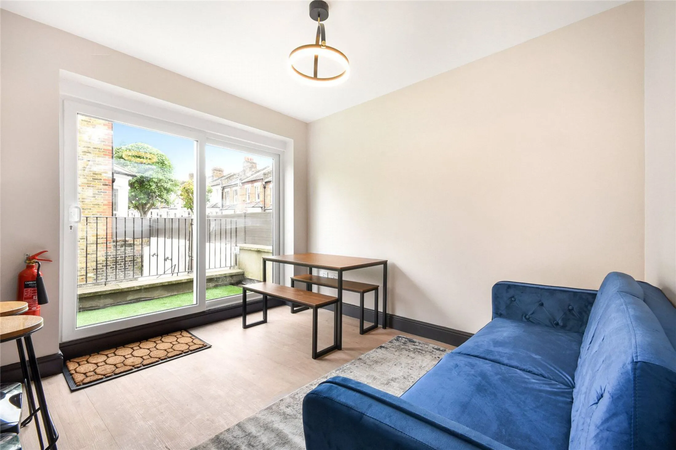 Room Taybridge Road in Greater London