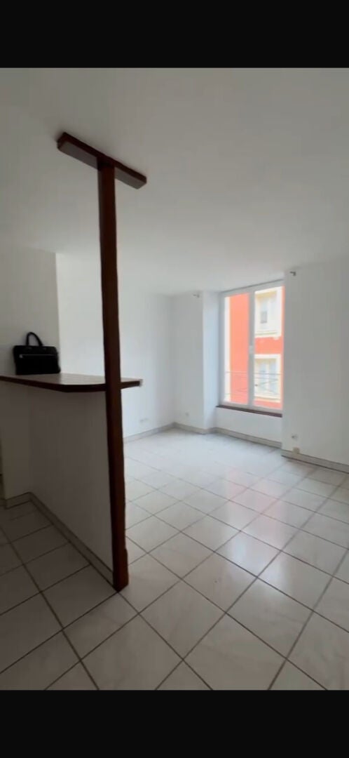 Appartement Place Léon Cassé à Corbeil-Essonnes
