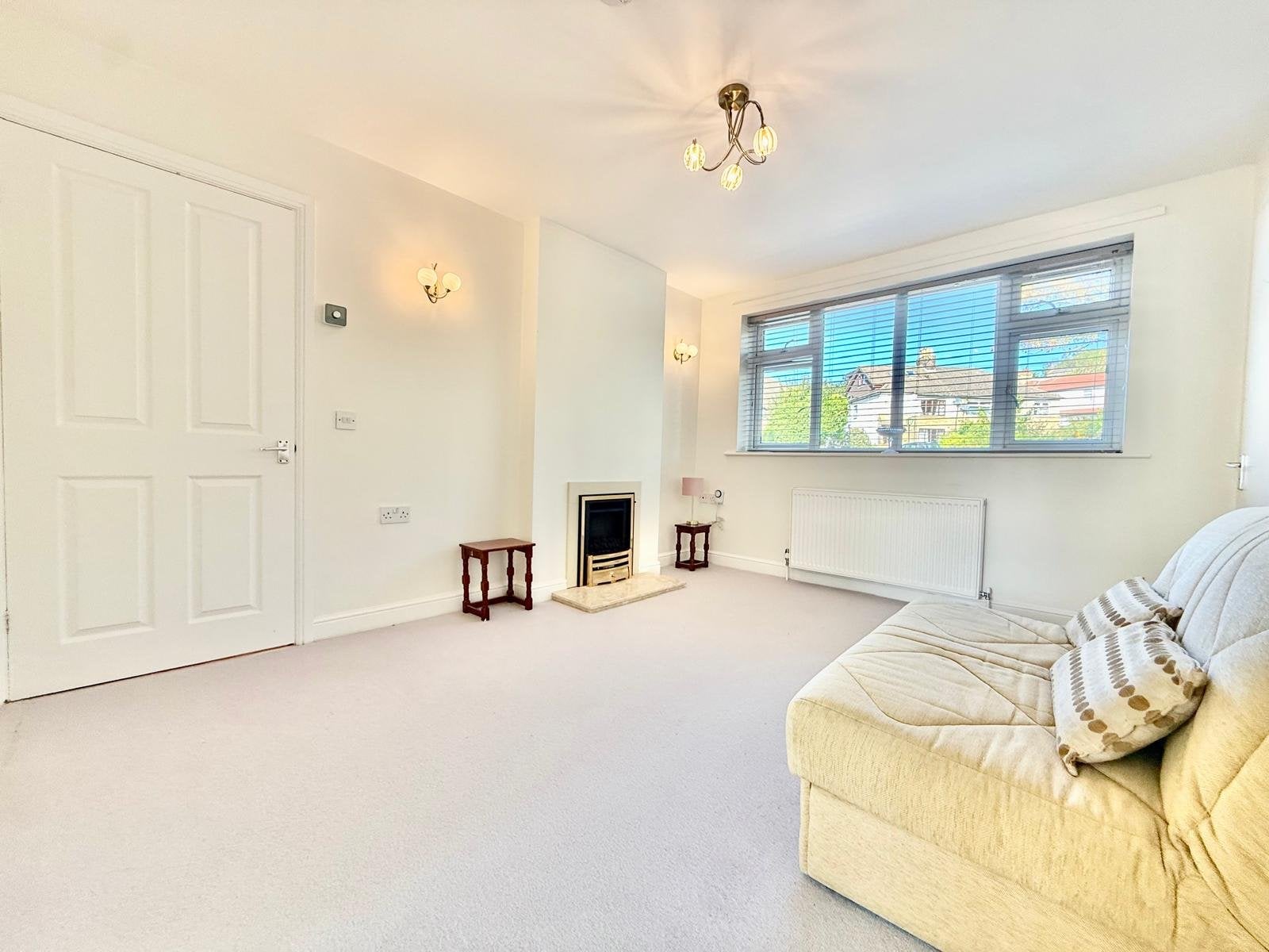 Flat Emmott Drive in Leeds