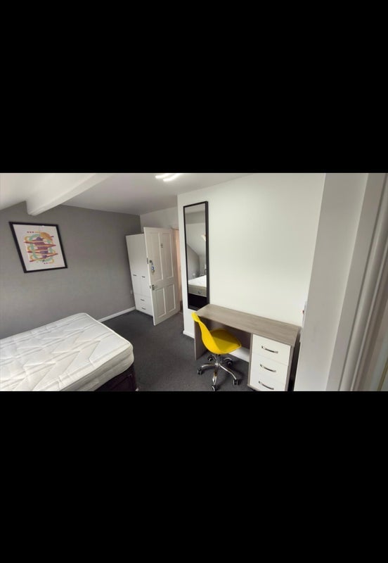 Room Burley Grange Road in Leeds