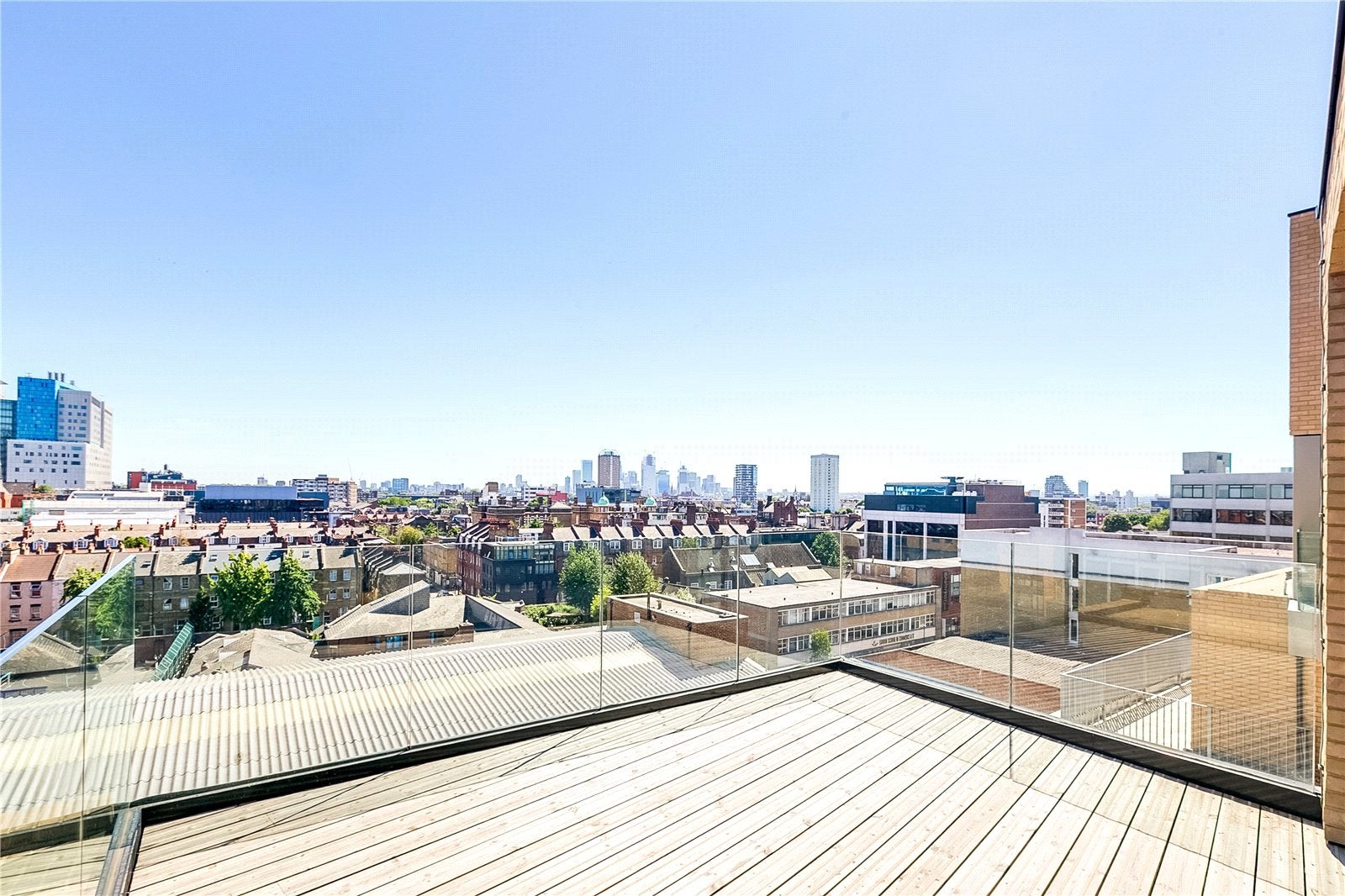 Flat Plumbers Row in Greater London