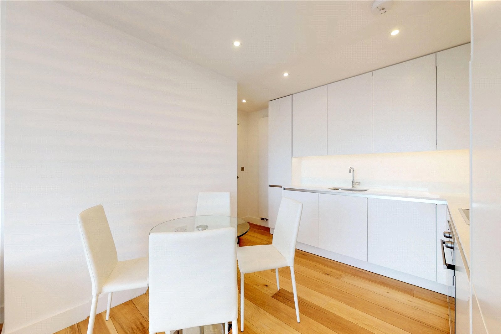 Flat Plumbers Row in Greater London