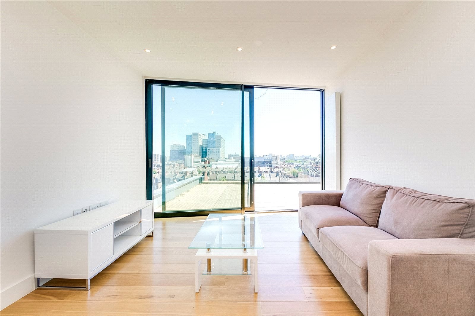 Flat Plumbers Row in Greater London