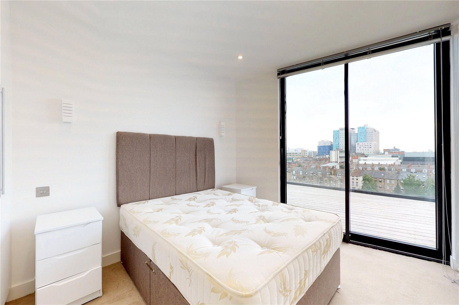 Flat Plumbers Row in Greater London