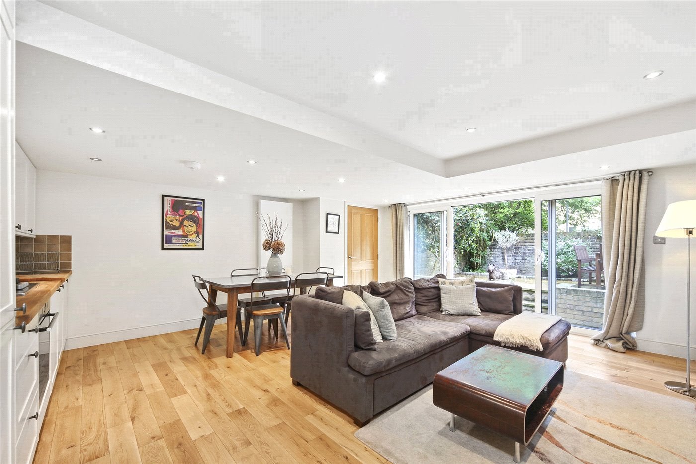 Flat Coningham Road in Greater London