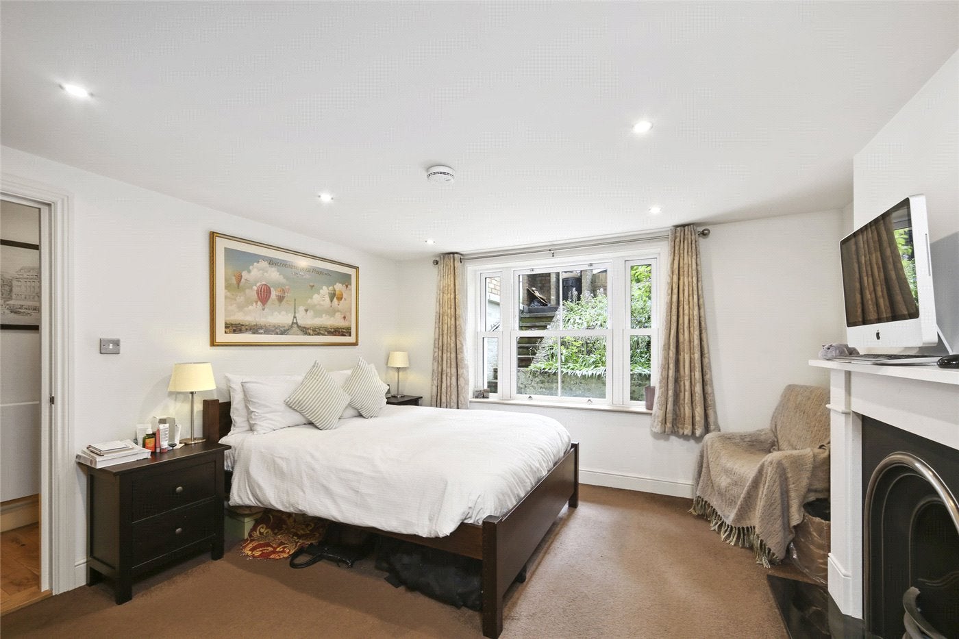 Flat Coningham Road in Greater London