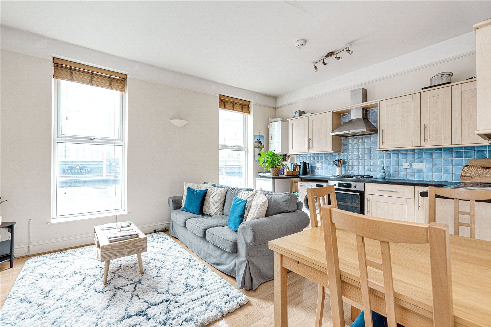 Flat Lavender Hill in Greater London
