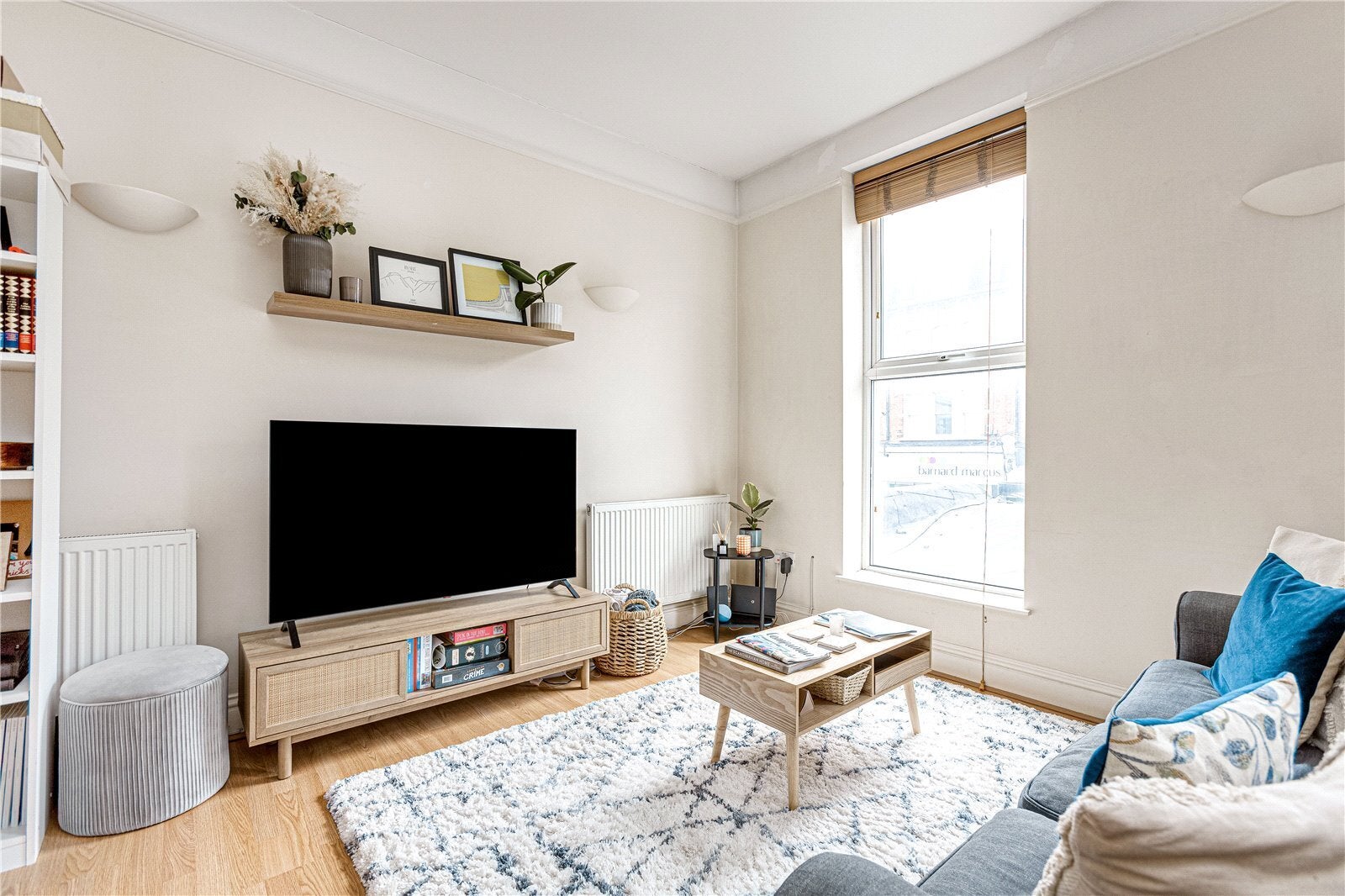Flat Lavender Hill in Greater London
