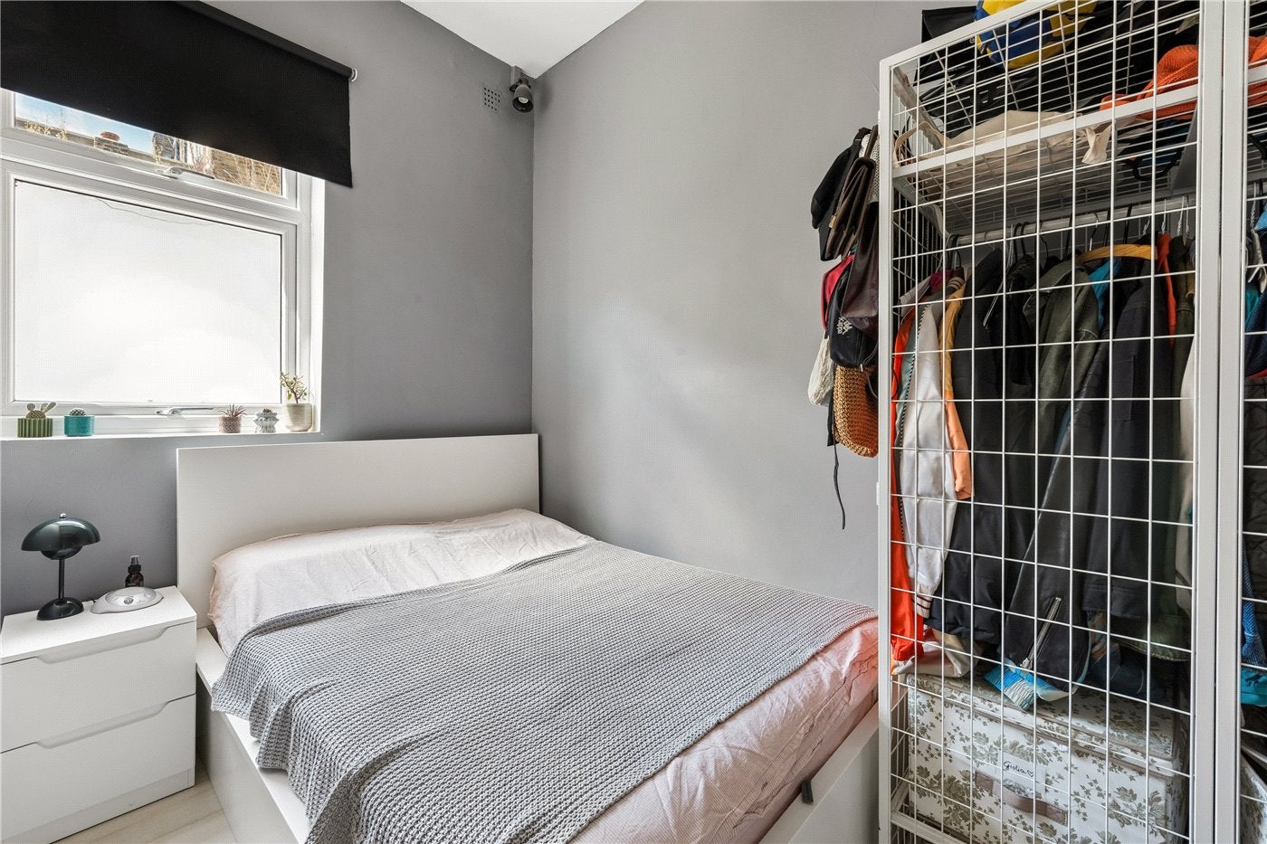 Flat Nevill Road in Greater London