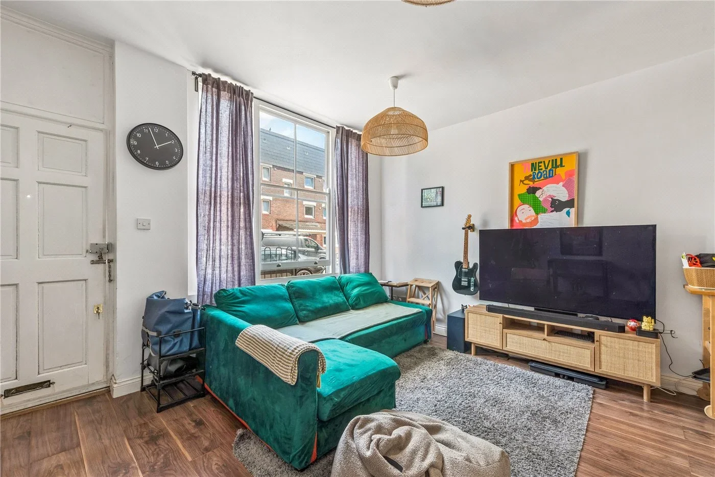 Flat Nevill Road in Greater London