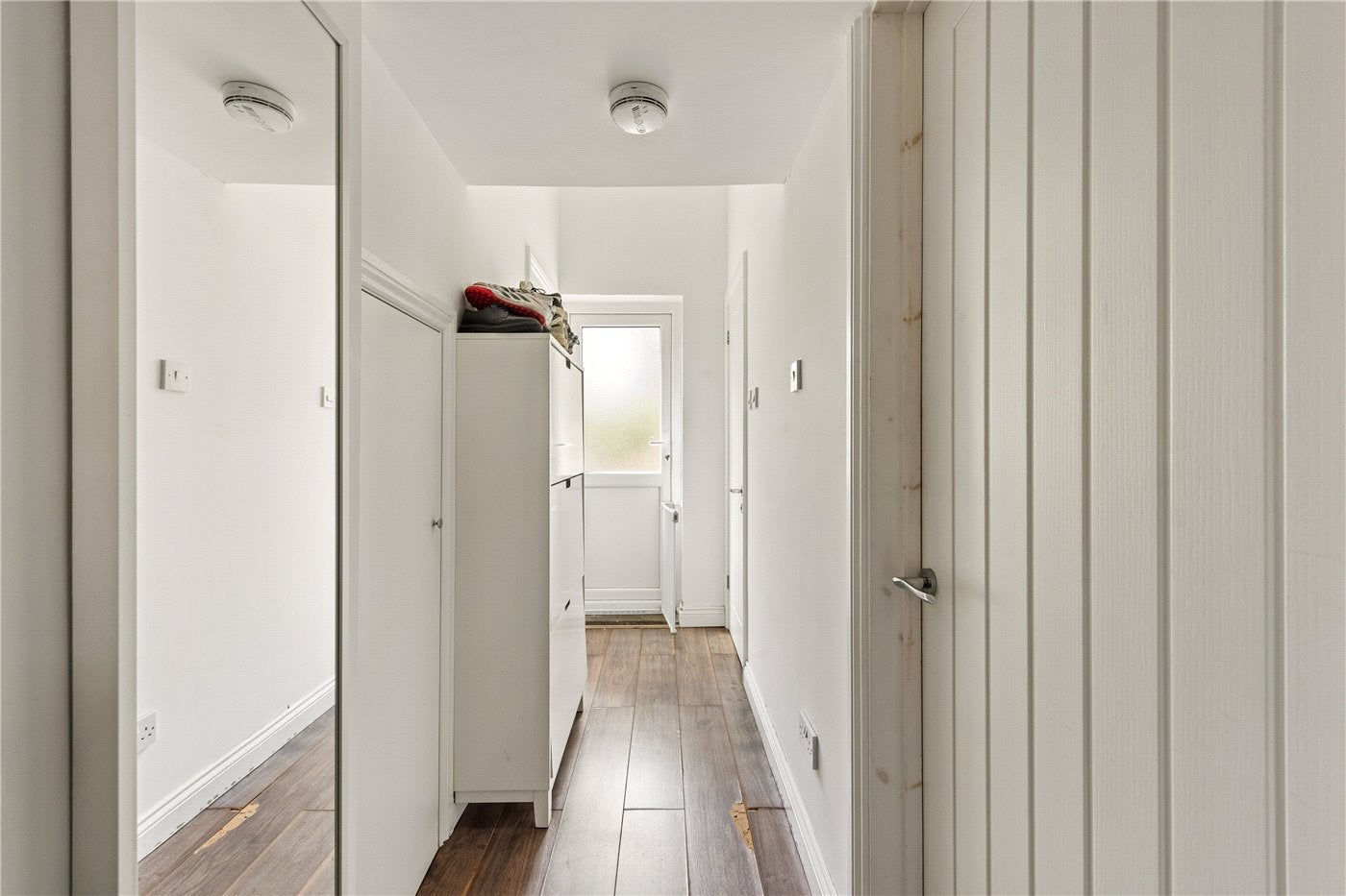 Flat Nevill Road in Greater London