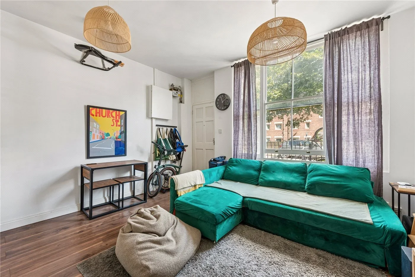 Flat Nevill Road in Greater London