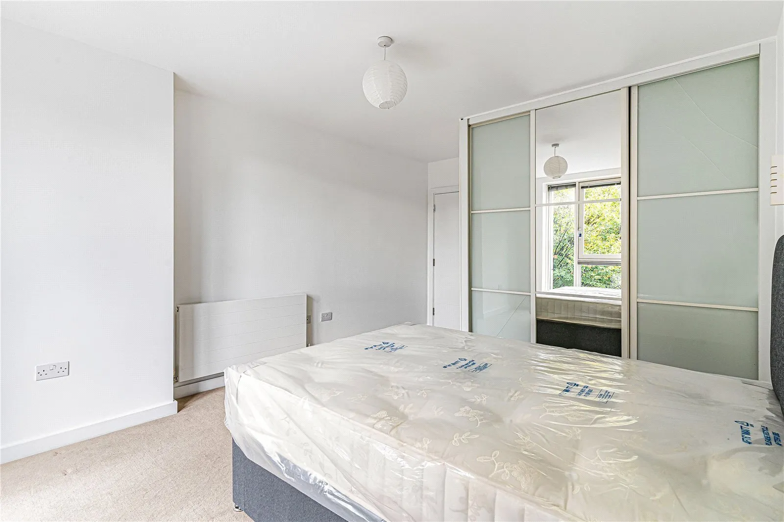 Flat Heneage Street in Greater London