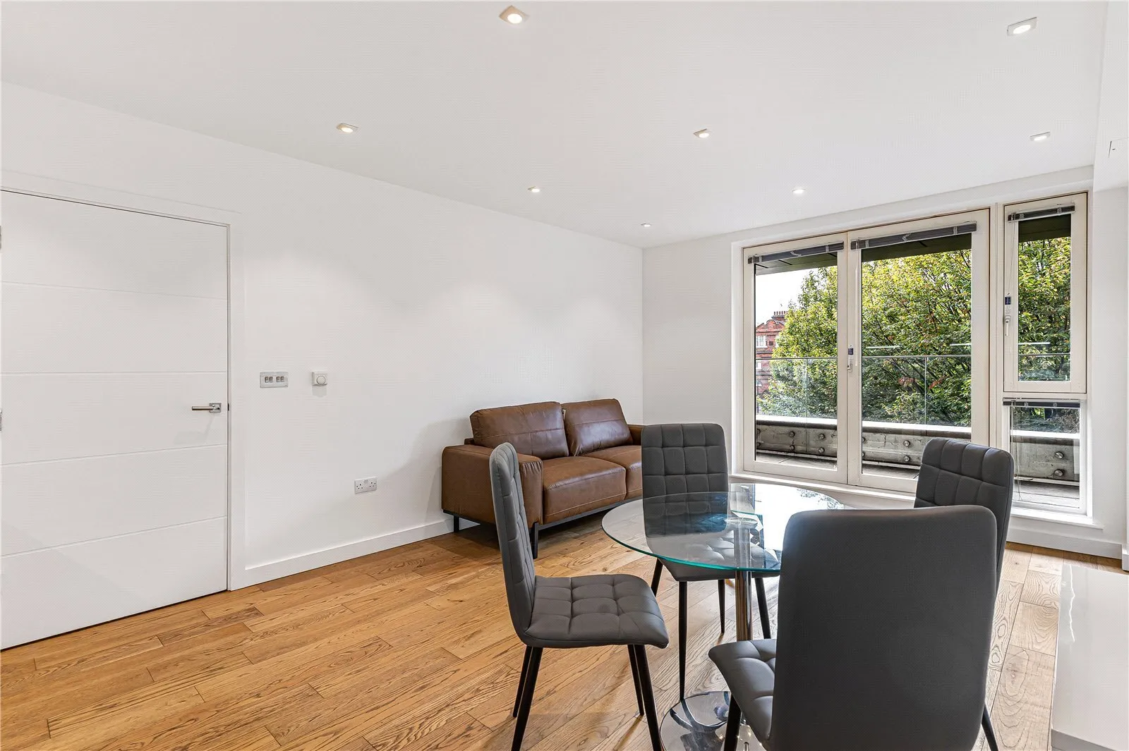 Flat Heneage Street in Greater London