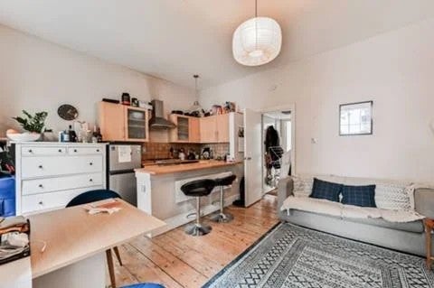 Flat Pentonville Road in Greater London