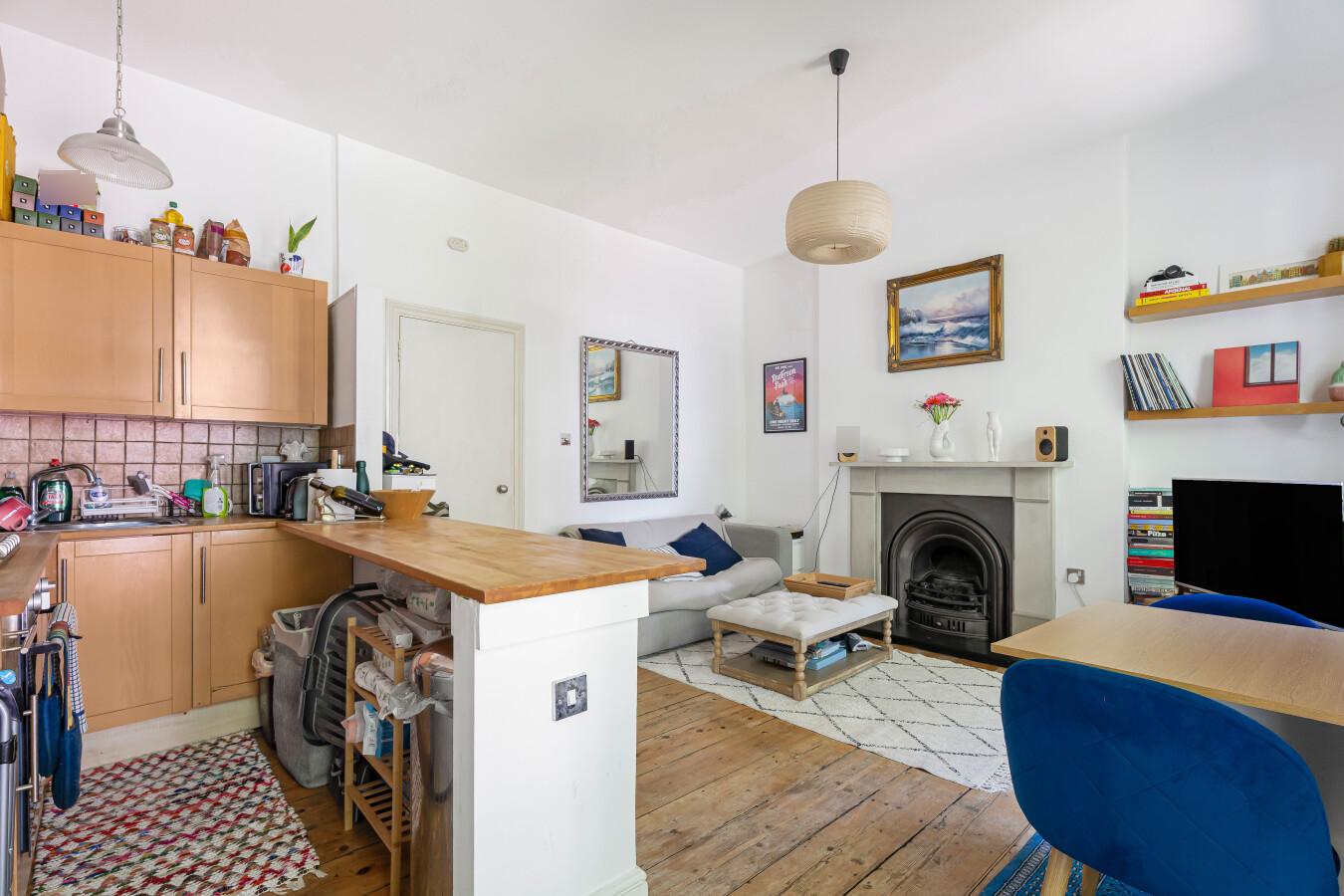 Flat Pentonville Road in Greater London