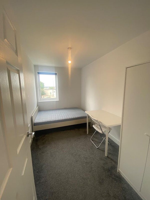 Room Crome Road in Bristol