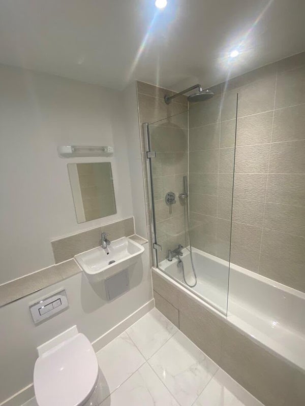 Room Crome Road in Bristol