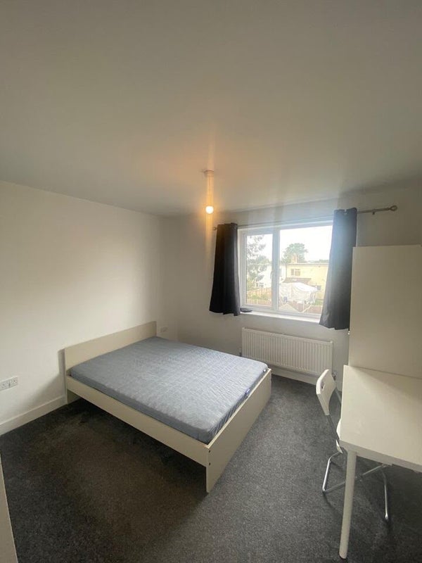 Room Crome Road in Bristol