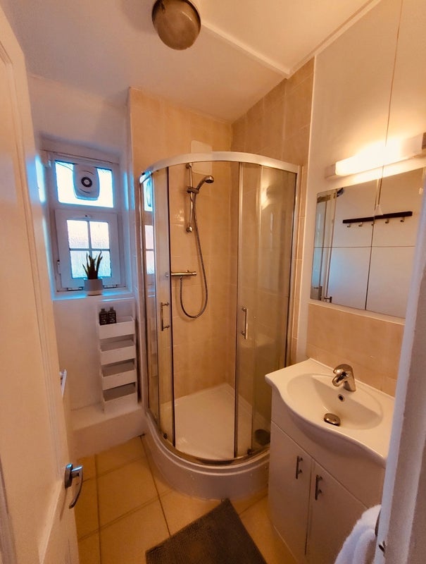 Flat Hanbury Street in Greater London