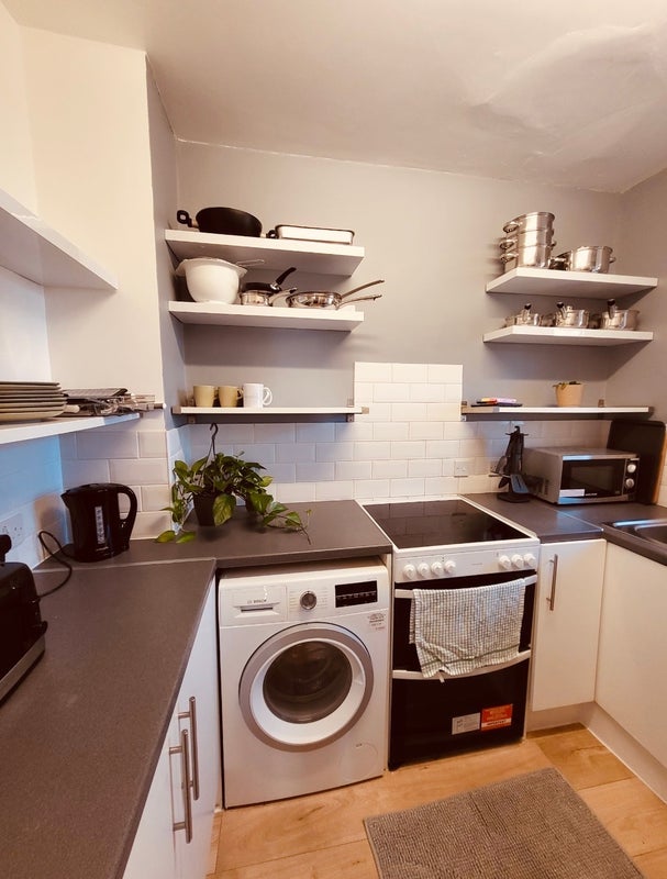 Flat Hanbury Street in Greater London