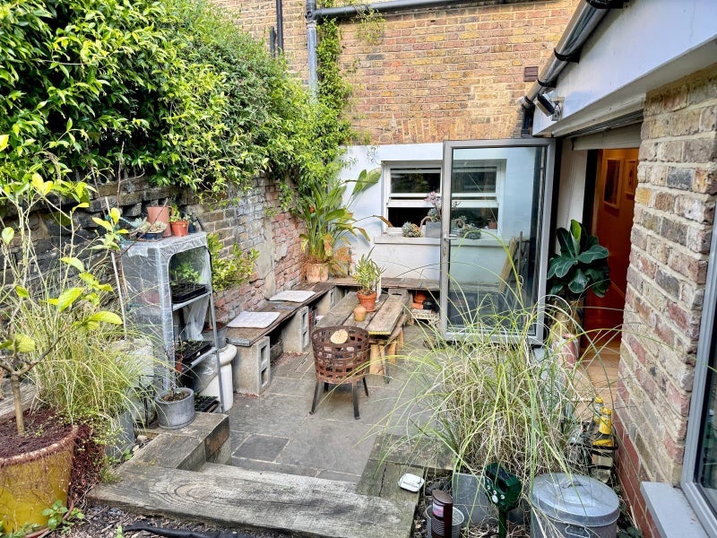 Room St Mark's Rise in Greater London