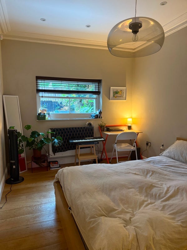 Room St Mark's Rise in Greater London