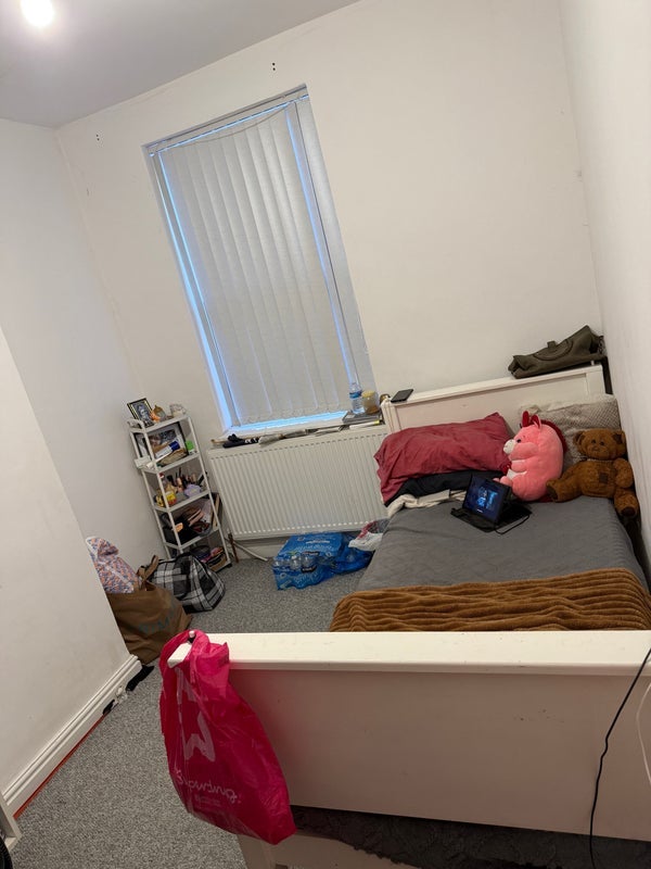 Room Avondale Road in Birmingham