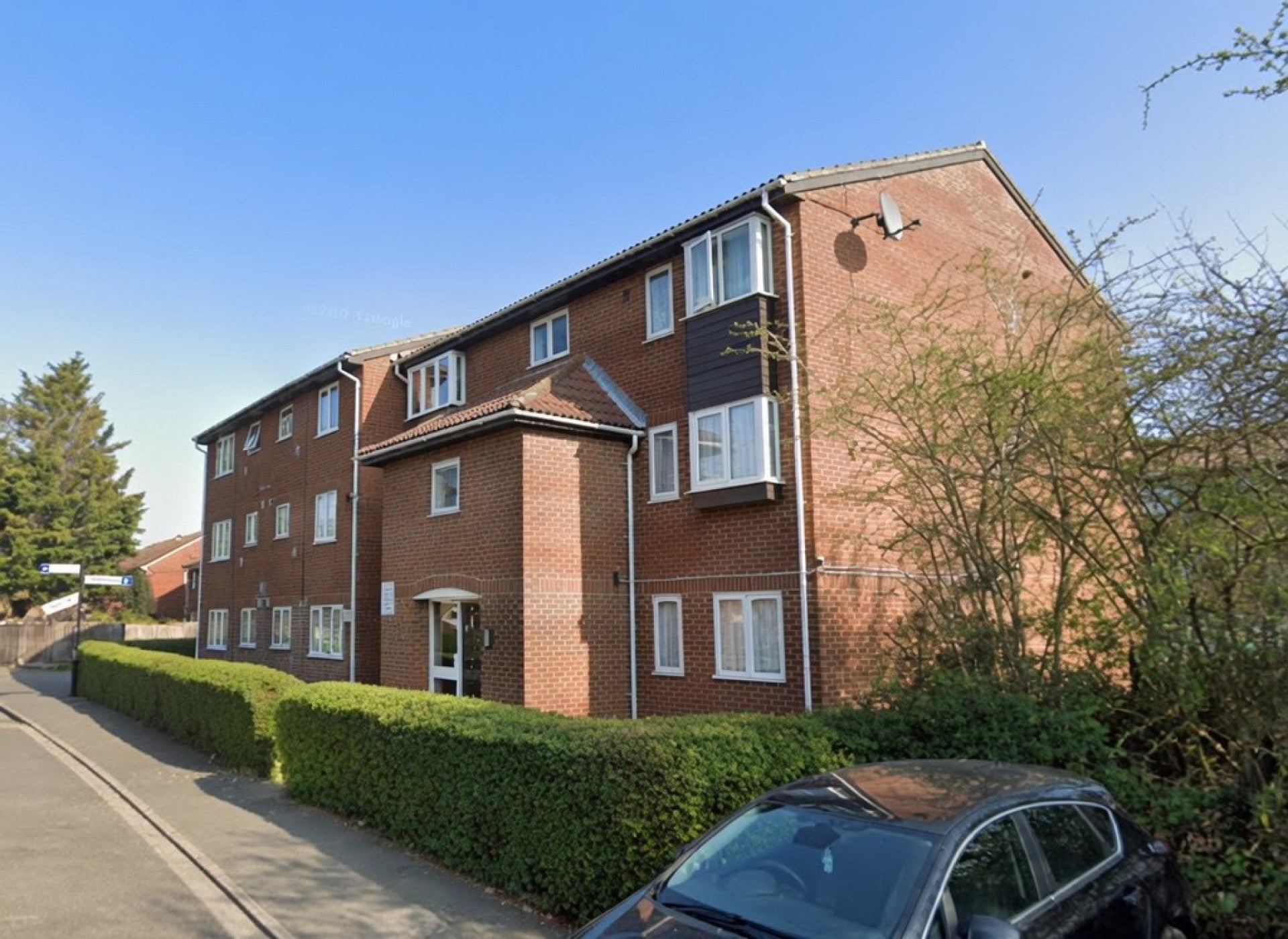 Flat Wraysbury Close in Greater London