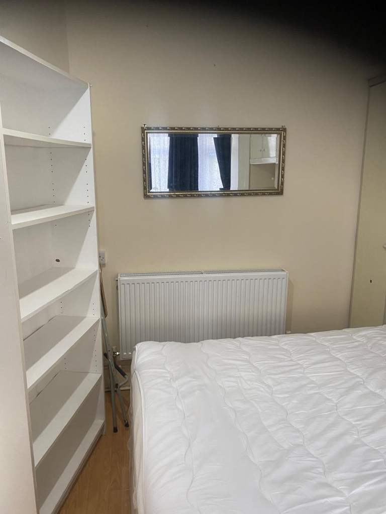 Flat Melfort Road in Greater London