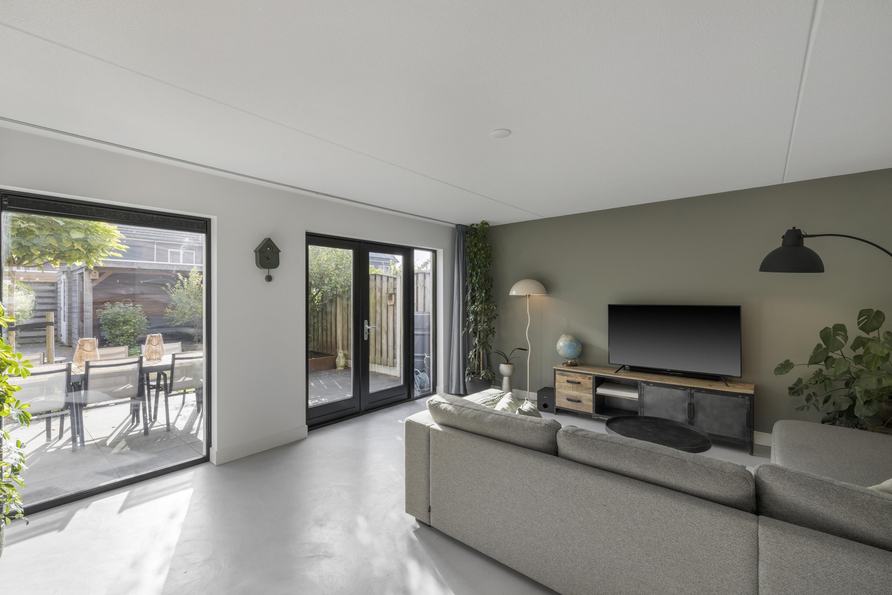 Tussenwoning te koop: Laan van Broekpolder 268, Beverwijk